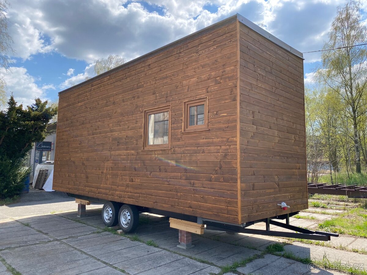 Exteriér — druhá strana